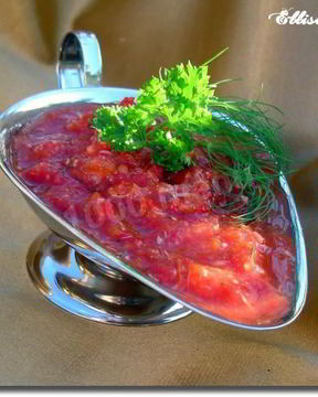 Жгучая аджика из хрена и помидор с чесноком на зиму