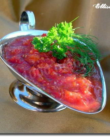 Рецепт жгучей аджики из хрена и помидор с чесноком на зиму