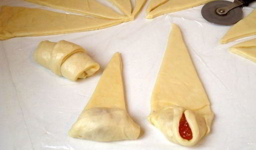 булочки слоеные с джемом и вареной сгущенкой