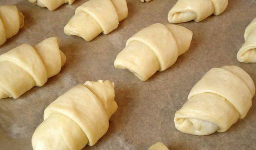 булочки слоеные с джемом и вареной сгущенкой