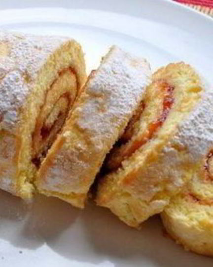 Рецепт быстрого йогуртового рулета с джемом