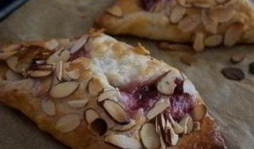 датские булочки с марципаном и джемом