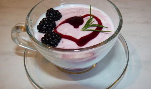 десерт с ежевичным джемом