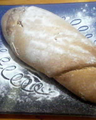 Домашняя булка с малиновым джемом