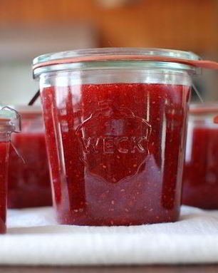 Сырой клубнично-малиновый джем