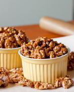 Грецкие орехи в коричневом сахаре с чили