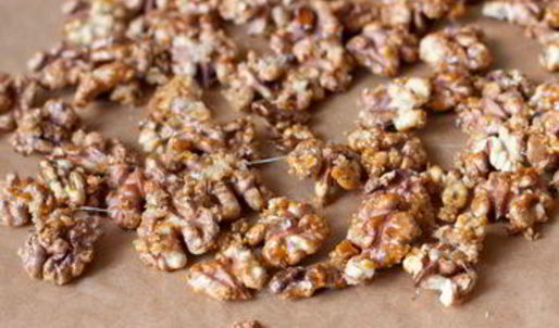 грецкие орехи в коричневом сахаре с чили