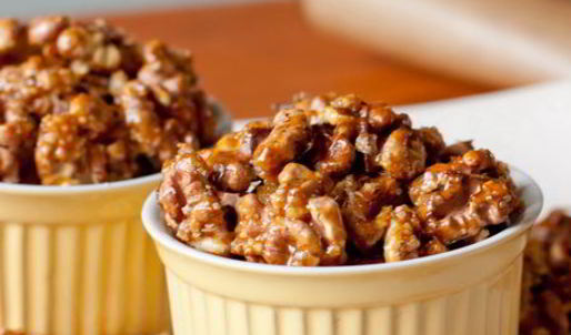 грецкие орехи в коричневом сахаре с чили