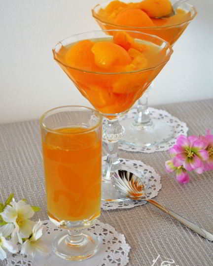 Рецепт десерта-компота из мушмулы на белом вине