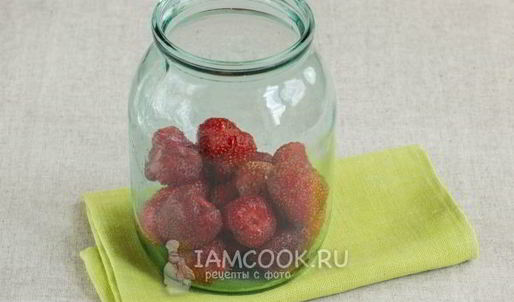 клубничный компот на зиму в литровых банках