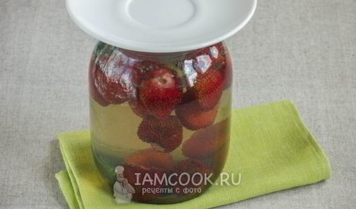 клубничный компот на зиму в литровых банках