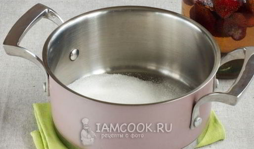 клубничный компот на зиму в литровых банках