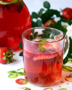 Клубничный компот с мятой