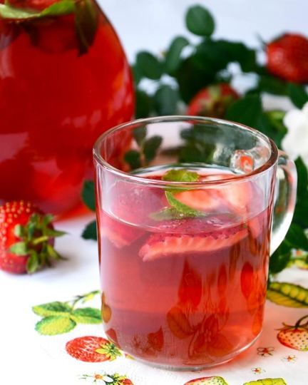 Рецепт клубничного компота с мятой