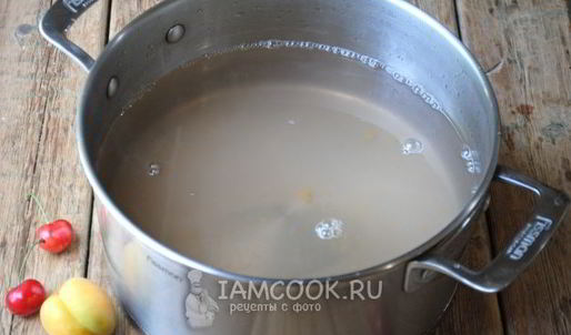 компот из черешни и абрикоса
