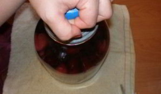 компот из черешни с косточками на зиму