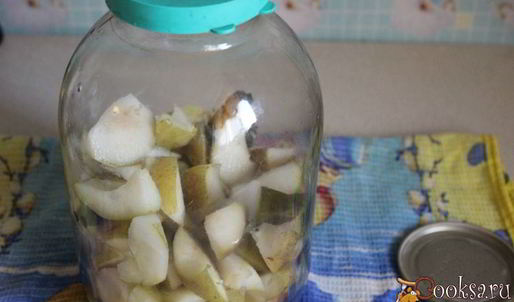 компот из груш с черноплодной рябиной и малабарской корицей на зиму