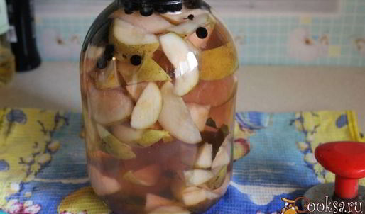 компот из груш с черноплодной рябиной и малабарской корицей на зиму