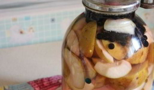 компот из груш с черноплодной рябиной и малабарской корицей на зиму