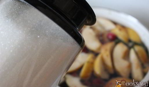 компот из кизила, яблок и мяты