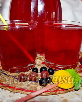 Компот из смородины и крыжовника