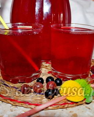 Компот из смородины и крыжовника