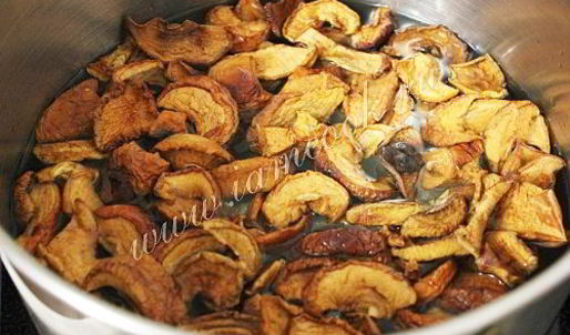 компот из сушеных яблок с тимьяном