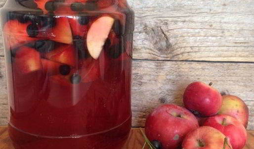 компот из яблок и черноплодной рябины