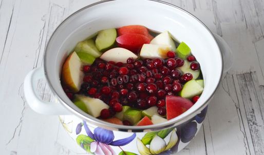 компот из яблок и клюквы