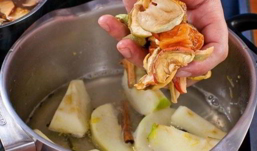 компот из яблок и сухофруктов