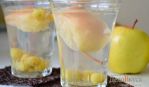 компот из яблок и винограда