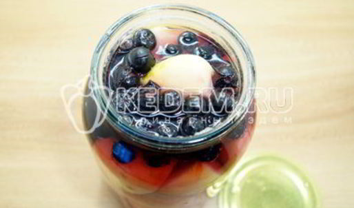 компот из яблок с ягодами на зиму