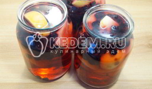 компот из яблок с ягодами на зиму