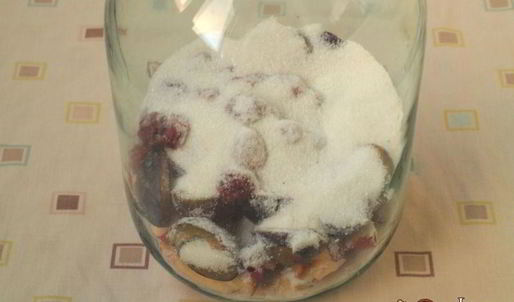 компот из яблок, слив и малины на зиму