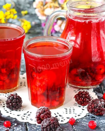 Рецепт компота из замороженных ягод клубники, ежевики, брусники