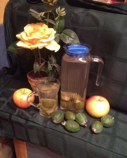 Рецепт компота с фейхоа и яблоком