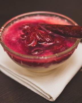 Миндальный крем с вишневым компотом