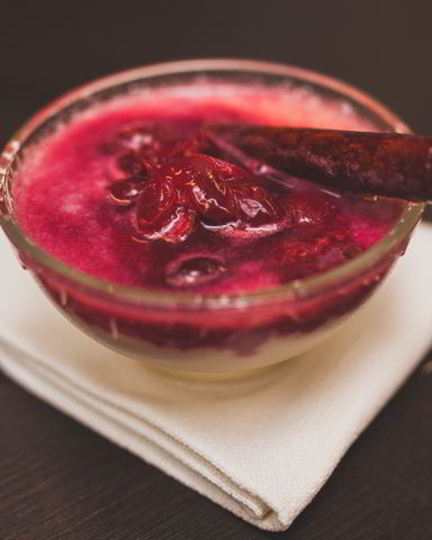 Рецепт миндального крема с вишневым компотом