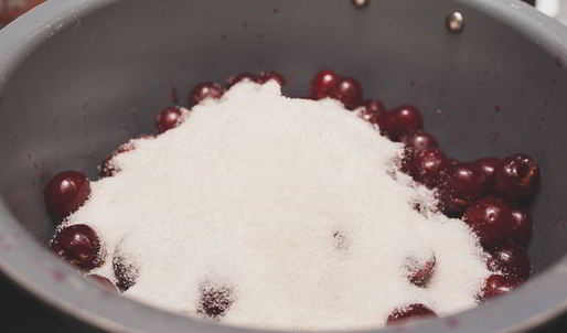 миндальный крем с вишневым компотом