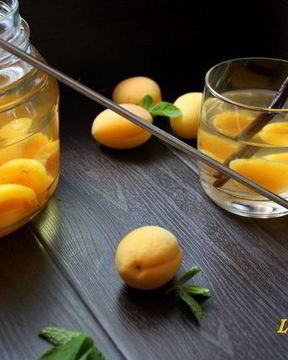 Ванильный компот с абрикосами Прохладительные напитки