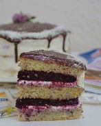 Ванильный торт с ягодным компоте