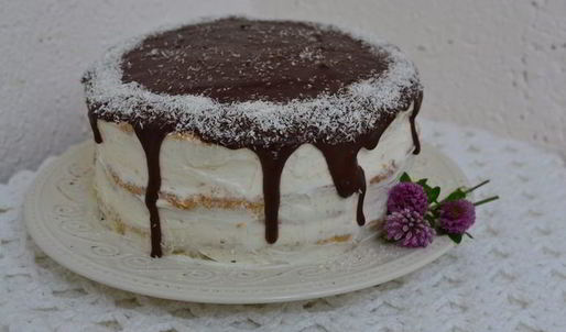 ванильный торт с ягодным компоте