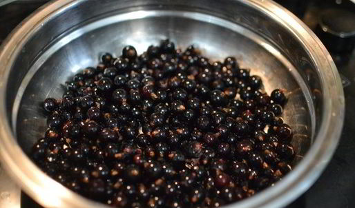 ванильный торт с ягодным компоте