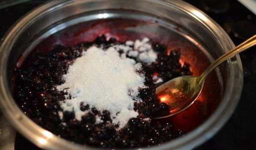 ванильный торт с ягодным компоте