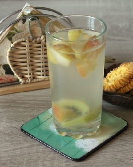 Рецепт яблочного компота с киви и лимоном