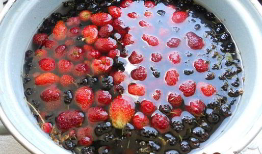 ягодный компот с лимоном