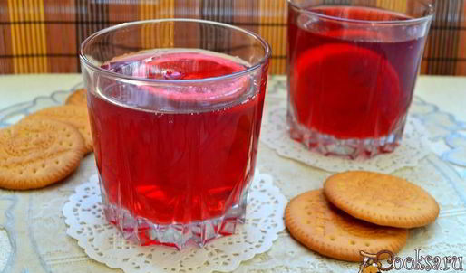 ягодный компот с лимоном