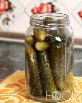 Квашеные огурцы в банка холодного засола