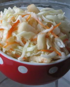 Быстрая маринованная капуста с яблоками и медом