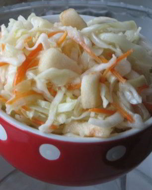 Быстрая маринованная капуста с яблоками и медом